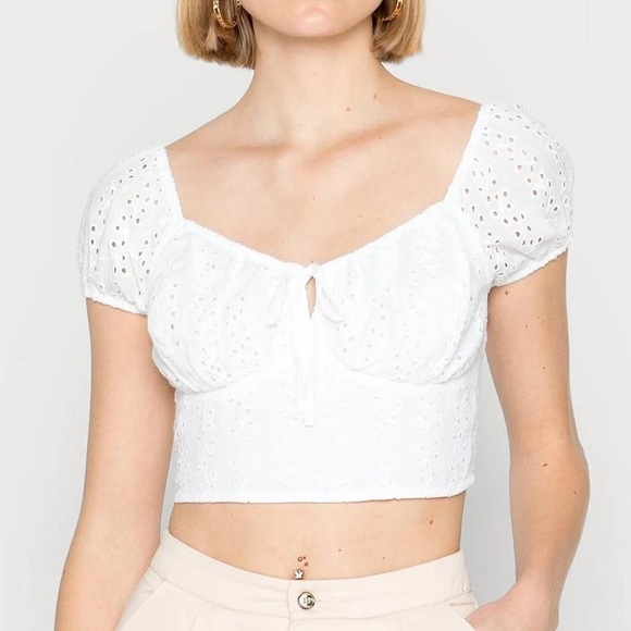 Hollister White Eyelet Off Shoulder Crop Top XS🤍 - Picture 1 of 4